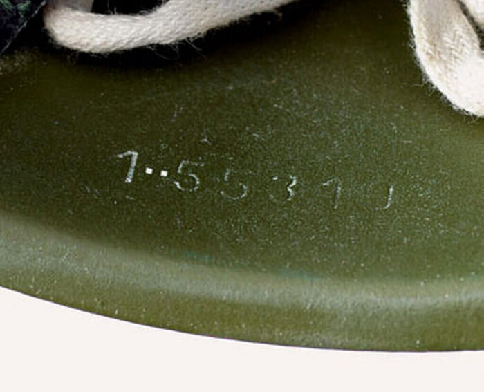 Клеймение корпуса выполнялось ударным способом у СШ-60 на внутреннюю сторону тыльной части наносились размер (рост) и номер плавки металла