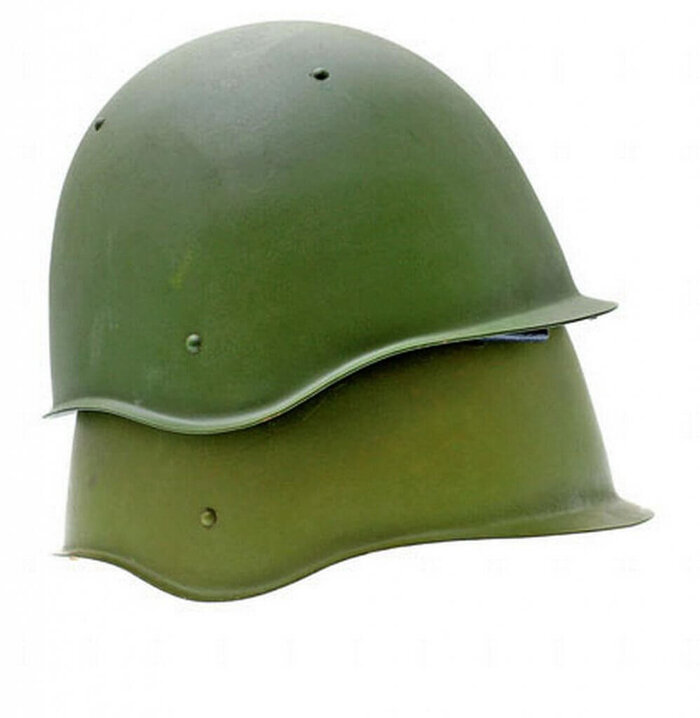 Окраска советских стальных шлемов производилась в тёмно-зелёный цвет «зелёная олива» без нормирования по оттенкам. На фото для примера показаны два СШ-60 изготовленные «ЗКО» в 1967 году