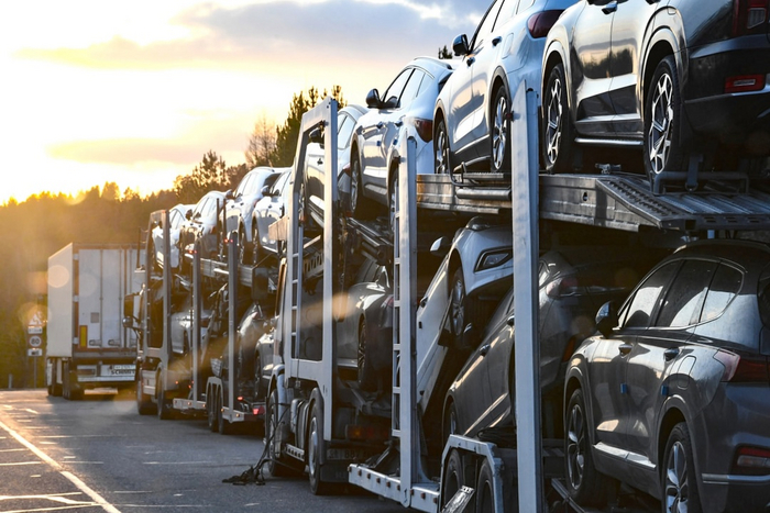 В сентябре в Россию ввезли рекордное количество новых автомобилей за последние 12 лет — 104 200 штук