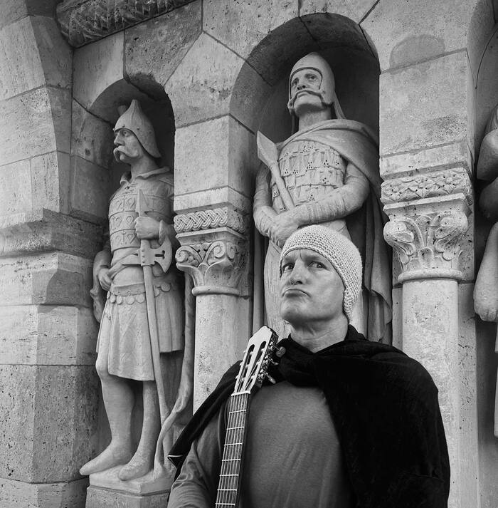 When Woody Harrelson Found His Doppelganger in Budapest - Actors and actresses, Woody Harrelson, Photos from filming, Black and white photo, Sculpture