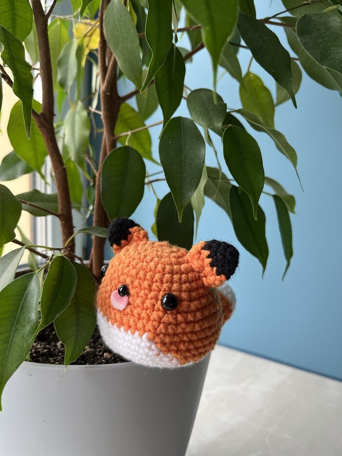 Еще успела связать лисичку;) Она тоже уехала