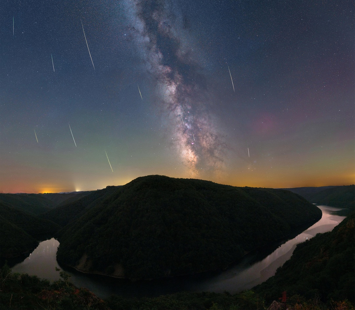 Метеорный поток Персеиды над рекой Дордонь, Франция