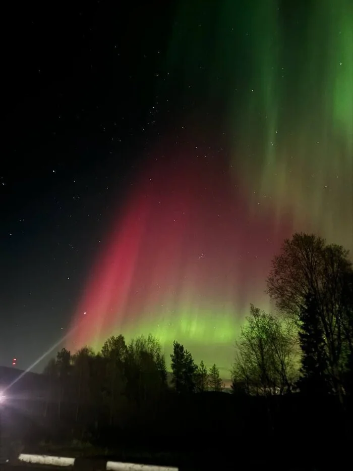 Took a photo near Olenegorsk last night - My, The photo, North, Polar Lights, Beautiful view, Night shooting, Longpost