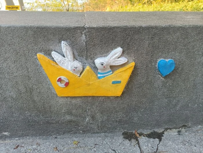 A couple of bunnies in a paper boat - My, Kaliningrad region, Kaliningrad, Street photography, City walk, The photo, Sculpture, Hare, Paper boat, sights