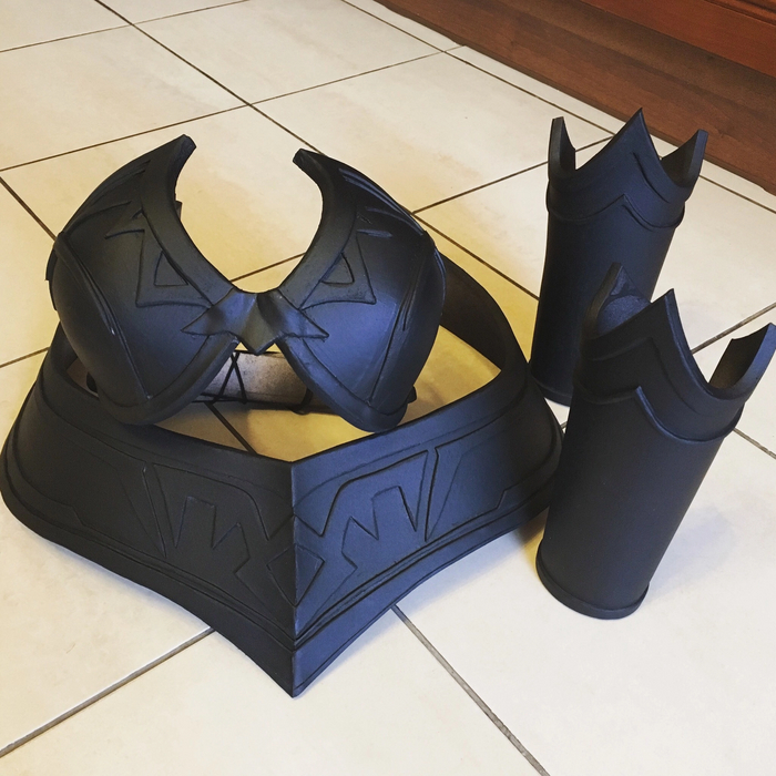 Крафт был сделан из Евы. Фоточек процесса не осталось, но зато есть видео покраска. Прикреплю с ютуба.