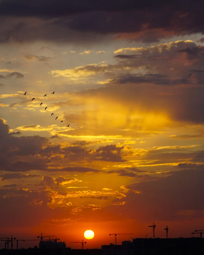 Sunset menacing dawn - My, Sunrises and sunsets, Sunset, dawn, Battle of the Dawn, The photo, Thunderstorm, Lightning, Full moon, Longpost