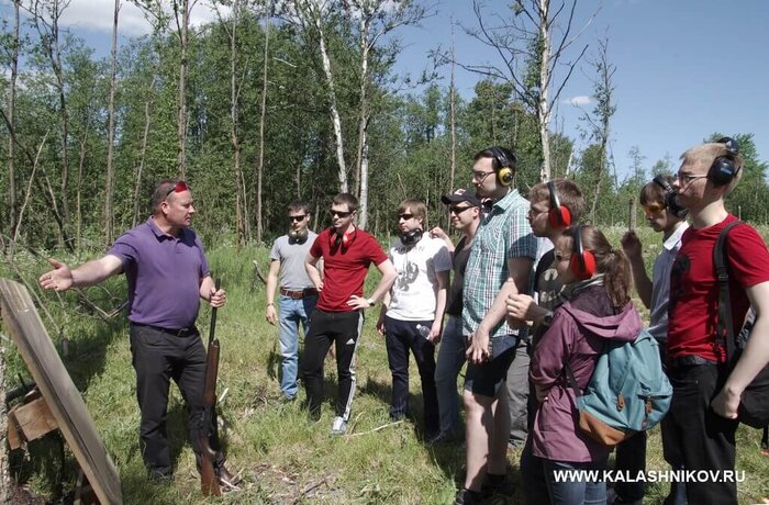 Практические занятия студентов БГТУ «Воемех» на стрельбище и в оружейном магазине, организованные журналом «Калашников»