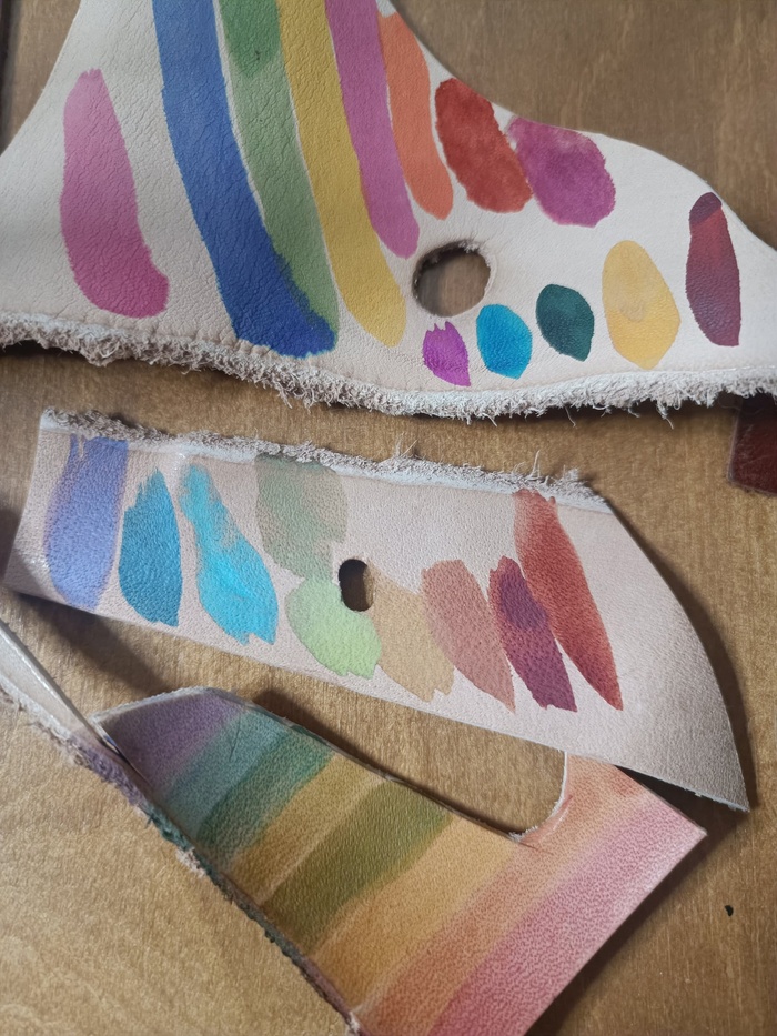 Спиртовые (те что сверху) дали лучший результат, снизу краски на водной основе, по центру разведенный акрил ну и еще что-то