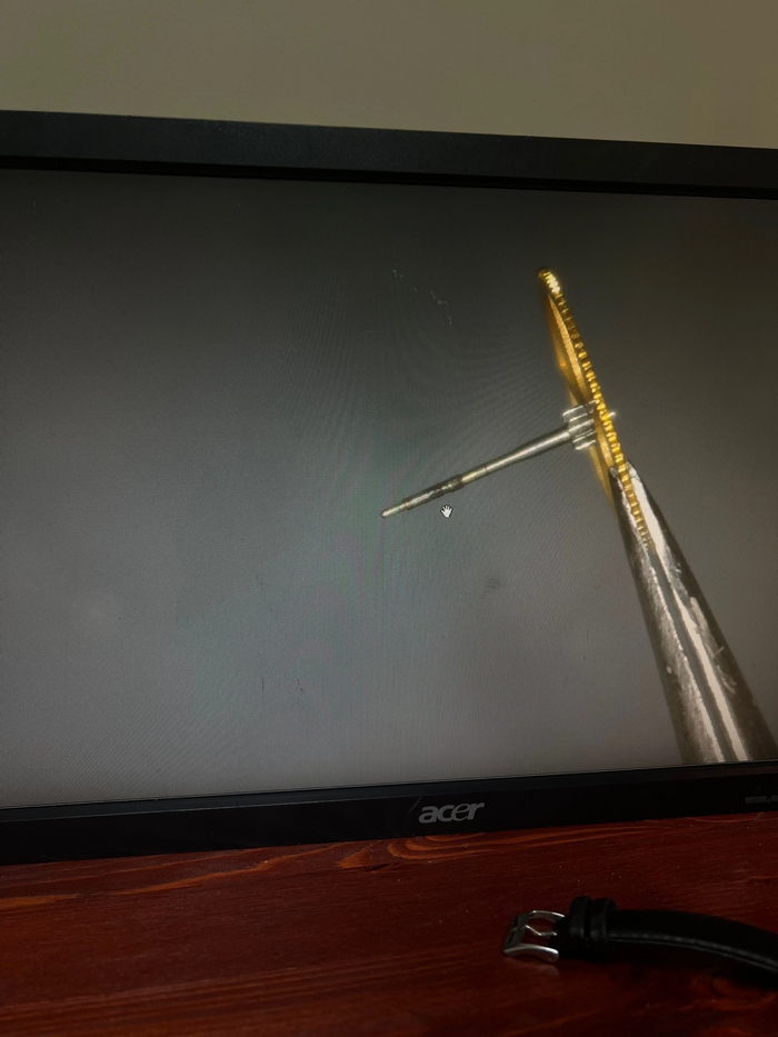 Секундное колесо ось которого почернела