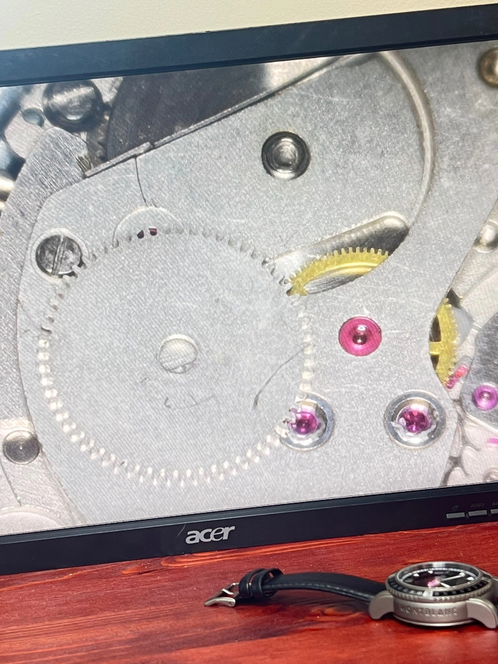 После чистки весь механизм выглядит как надо)