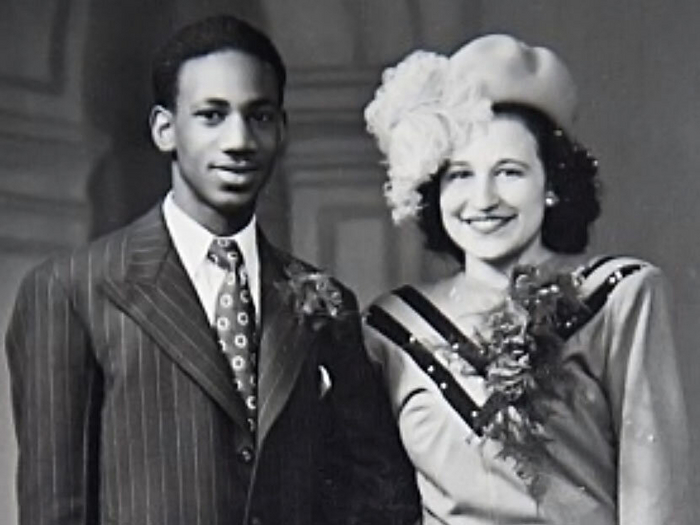  1945              ,     .