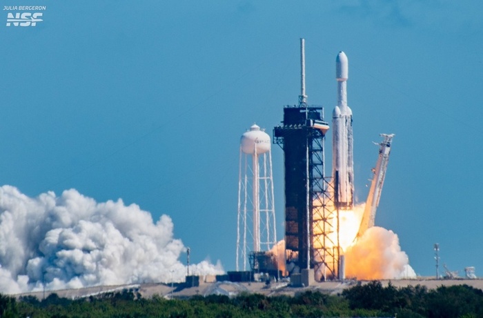 Falcon Heavy запускает аппарат Europa Clipper к Юпитеру. Фото: Джулия Бержерон для NSF