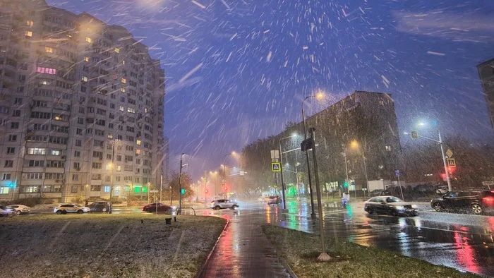 First snow in Moscow - Town, First snow, Snow, Mobile photography, Landscape