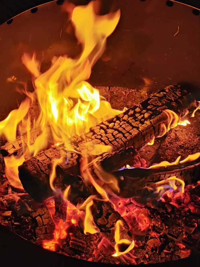 Weekend by the fire - My, Dacha, People, Peace, Observation