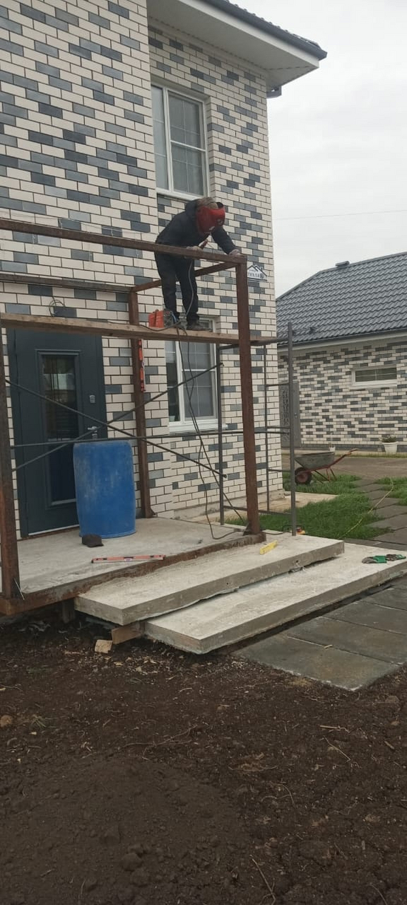 We continue to carry out work on the installation of the entrance group of the porch on one of our projects - My, Building, Good morning, Home construction, Mood, Brigade, Porch, Perm Territory, Black humor, Longpost