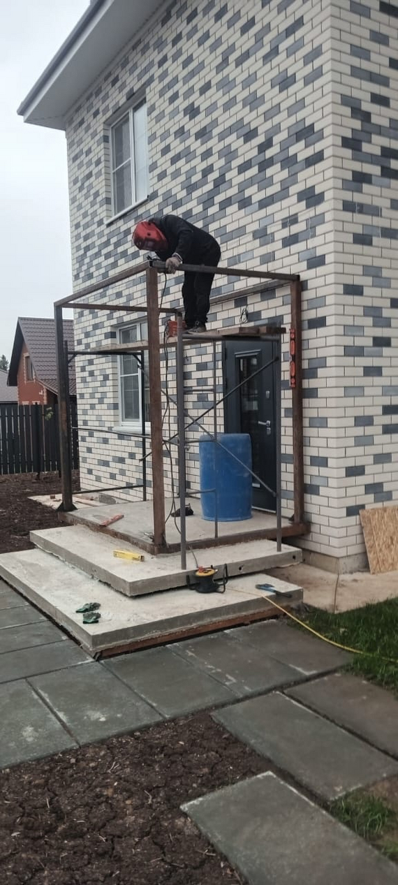 We continue to carry out work on the installation of the entrance group of the porch on one of our projects - My, Building, Good morning, Home construction, Mood, Brigade, Porch, Perm Territory, Black humor, Longpost