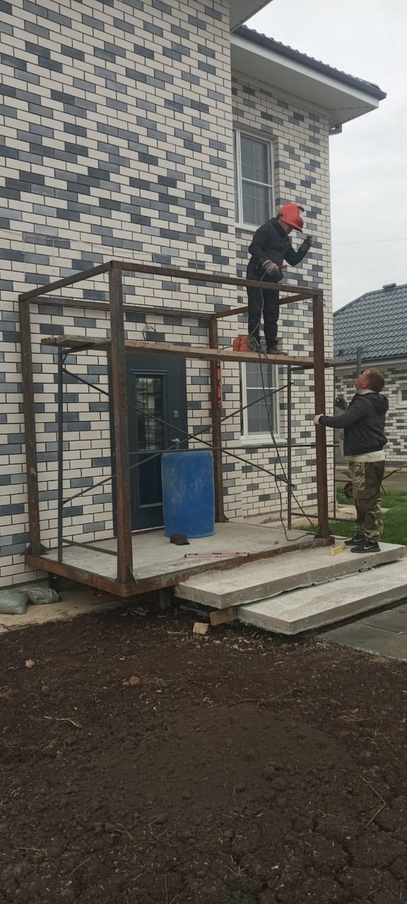 We continue to carry out work on the installation of the entrance group of the porch on one of our projects - My, Building, Good morning, Home construction, Mood, Brigade, Porch, Perm Territory, Black humor, Longpost