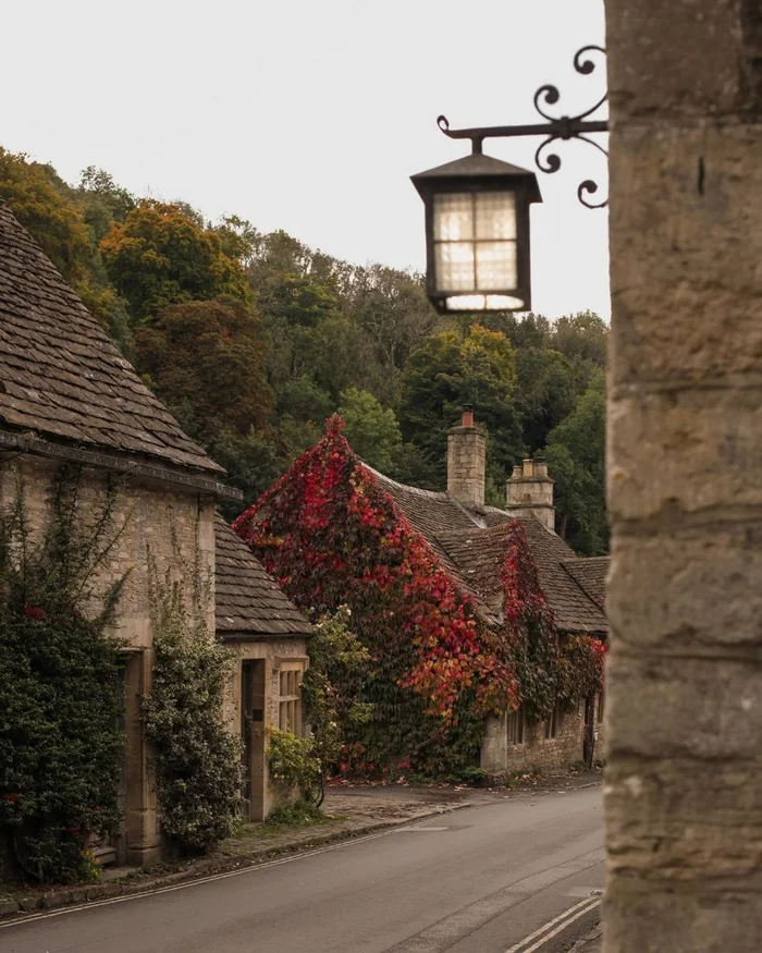 Яркие осенние оттенки, украсившие Castle Combe, графство Уилтшир, Англия - Telegram (ссылка), Картинки, Дизайн, Дом, Длиннопост