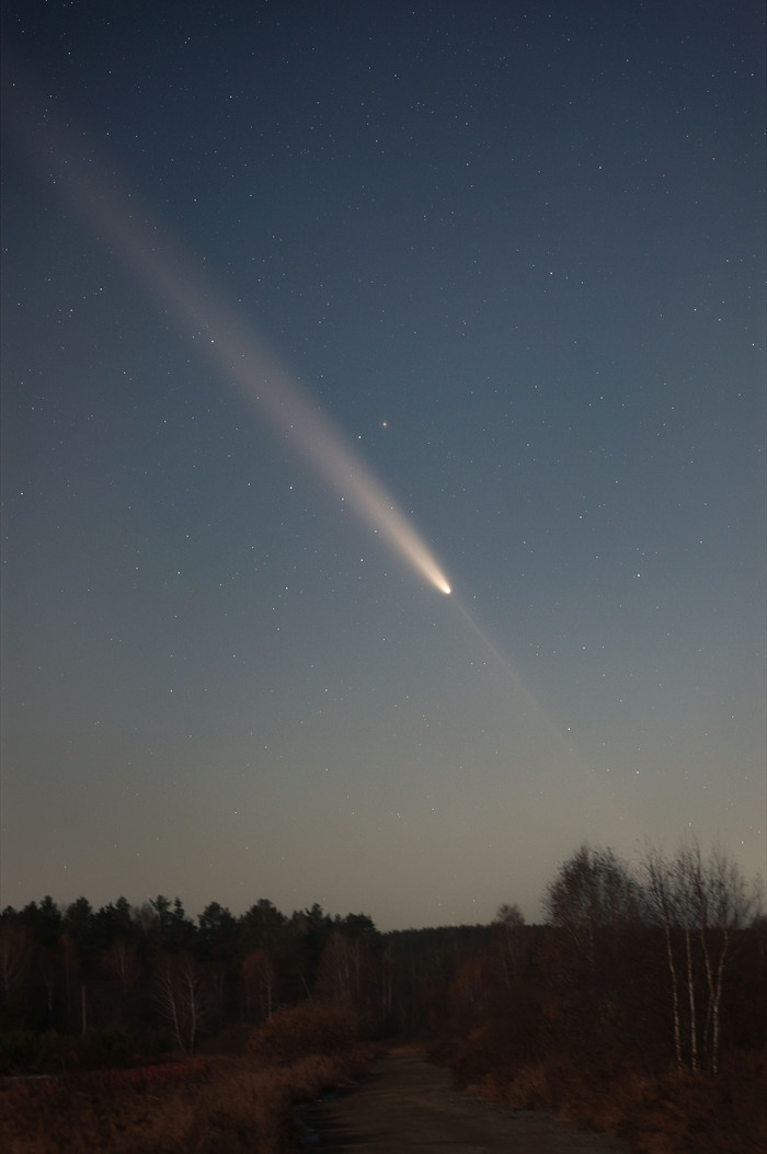 canon r8 iso 800 10 +  37a f 5.6.  5 