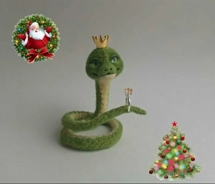 Soon the New Year of the Snake 2025, and also a green one)) how do you like it?) In a crown and with a ring, there will also be keys and other pendants)) - My, Snake, Handmade, Wool toy, Dry felting