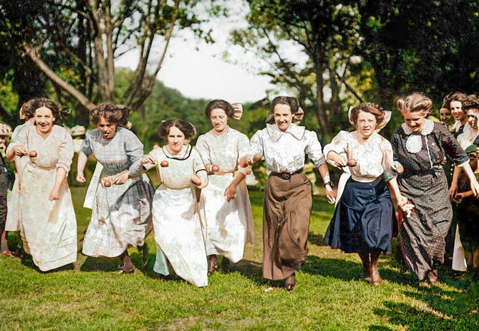 Подборка фотографий из прошлого, которые заставляют удивиться. 20 раскрашенных фотографий из XIX-ХХ века. Часть XII Историческое фото, Старое фото, Фотография, Колоризация, 20 век, Длиннопост Подборка фотографий из прошлого, которые заставляют удивиться. 20 раскрашенных фотографий из XIX-ХХ века. Часть XII Историческое фото, Старое фото, Фотография, Колоризация, 20 век, Длиннопост