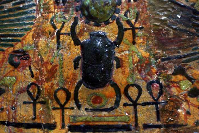 Фрагмент росписи накладки на мумию Неситауджатахет