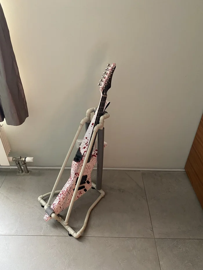 Made a guitar stand - My, Guitar, With your own hands, Plastic pipes, Mat