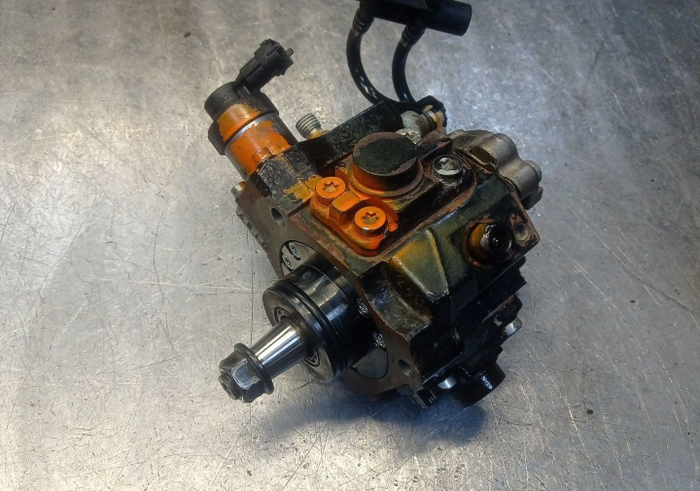 такой стоит на двигателе