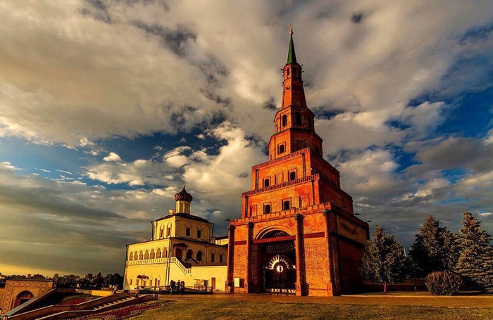 «Теперь не стыдно иностранцам показать»: власти Казани выпрямили башню Сююмбике к саммиту БРИКС