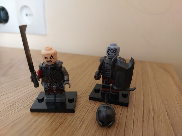 Воевода Готмог (офицер) и один из орочьих пехотинцев (пешка)