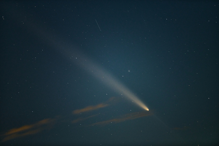 Соприкосновение кометы с облаками