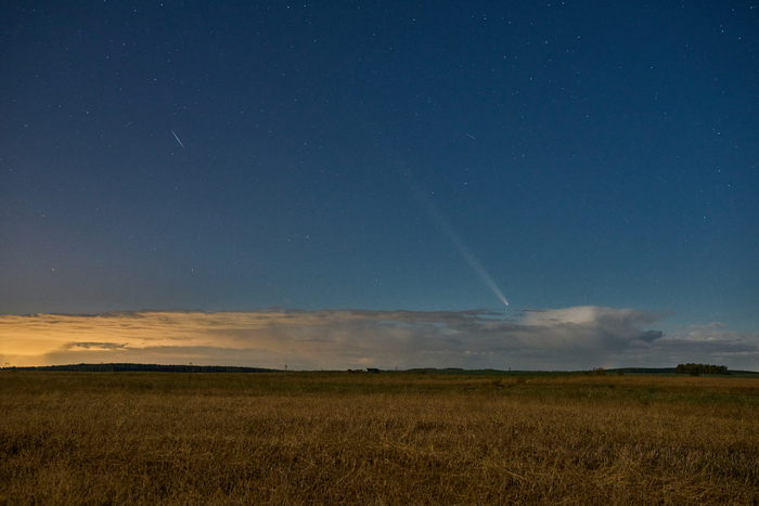 Комета Цзыцзиньшань-Атлас заходит за облака