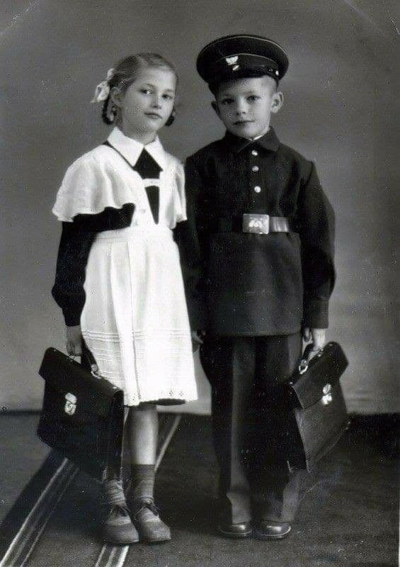 Did you know that the school uniform that was introduced by Stalin in 1949 was made from the most expensive material? - The photo, School, Pupils, Form, 1949, the USSR, Education, Repeat, Cashmere