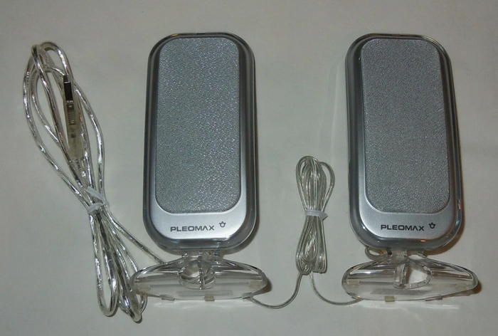 Такой попался мне, громкость достаточная, ну меньше чем у колонок с отдельным питанием от USB.