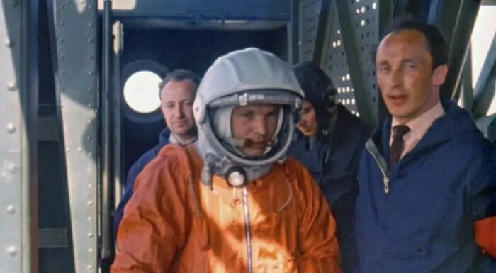 Бутылка водки, побывавшая в космосе с Юрием Гагариным, ушла с молотка за миллион долларов