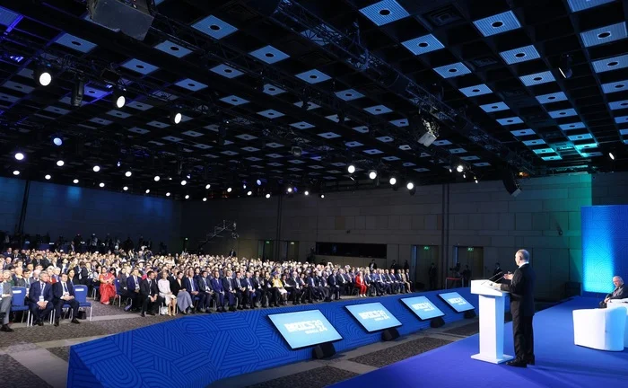 Vladimir Putin spoke at the plenary session of the BRICS Business Forum - news, Russia, Politics, Moscow, Vladimir Putin, Brix, Brazil, India, China, South Africa, Egypt, Iran, UAE, Saudi Arabia, Ethiopia, Economy, Integration, Business, Logistics, Kremlinru, Video, Video VK, Longpost