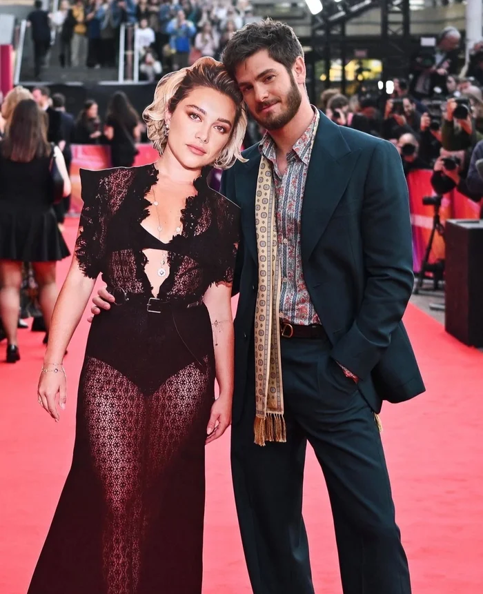 Florence Pugh couldn't make it to the London premiere of A Time to Live, and Andrew Garfield handled the awkward situation well - Andrew Garfield, Florence Pugh, Actors and actresses, Celebrities, The photo, Premiere, From the network, Longpost