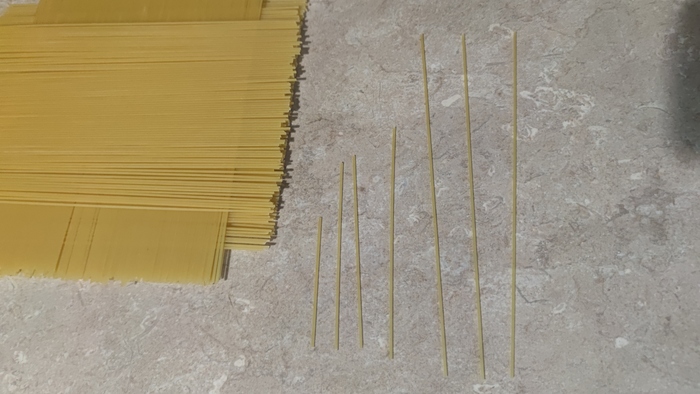 Несколько обломков и таких, которые явно выбивались из общей массы. Размеры: 8.1, 12.1, 12.5, 15.1, 23.8, 23.8, 23.8, 23.2. Суммарно 142.4 см.