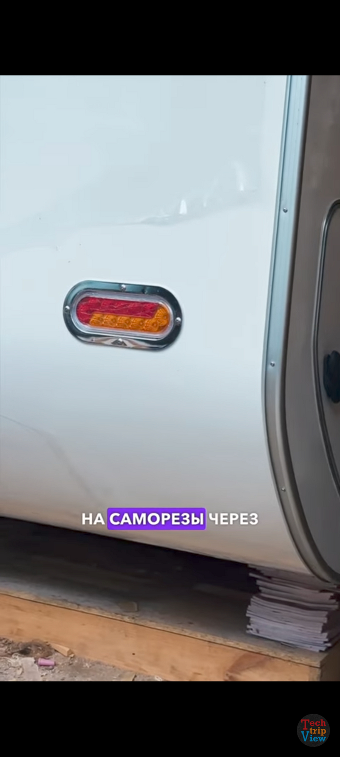 Сам уголок вроде как достаточно гибкий и в него ещё заправляется резиновый молдинг