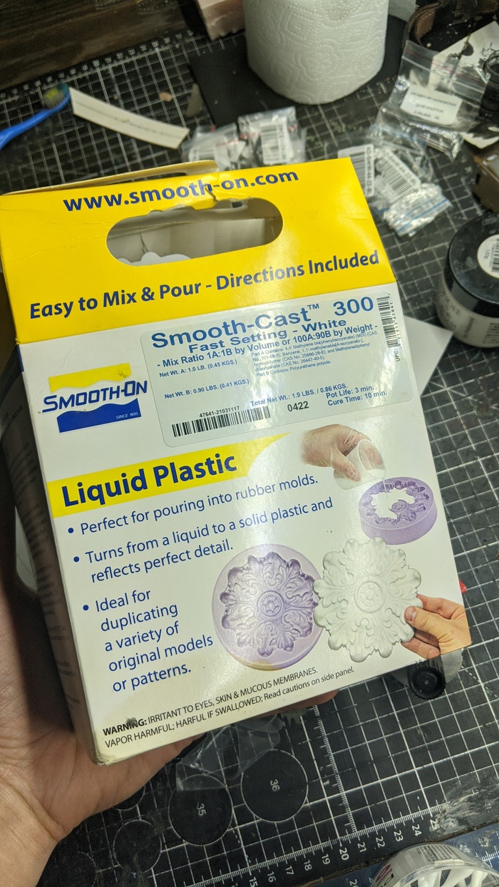 Для заливки выбрал вот такой жидкий полиуретан. Хорошо льется, быстро твердеет (в течении получаса).