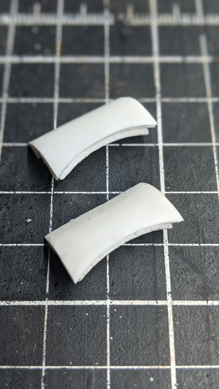 Снял лишний материал - работал канцелярский лезвием, бормашиной, гриндером и натфилями. Подогнал размер и зазоры с учётом будущей оклейки кожей.