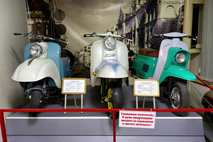 Мотороллеры (<a href="https://pikabu.ru/story/vladivostok_istorikotekhnicheskiy_muzey_avtomotostarinyi_11932359?u=https%3A%2F%2Fcommons.wikimedia.org%2Fwiki%2FFile%3AVladivostok._The_historian-mechanic_museum_Automotoantiquity_%28%25C2%25ABAutomotostarina%25C2%25BB%29%2C_scooters_DSC01241_2200.jpg&t=%D0%BF%D0%BE%D0%BB%D0%BD%D0%BE%D1%80%D0%B0%D0%B7%D0%BC%D0%B5%D1%80&h=1fa8dcfa282cd889543f0da6e6df372d420f3a13" title="https://commons.wikimedia.org/wiki/File:Vladivostok._The_historian-mechanic_museum_Automotoantiquity..." target="_blank" rel="nofollow noopener">полноразмер</a>)