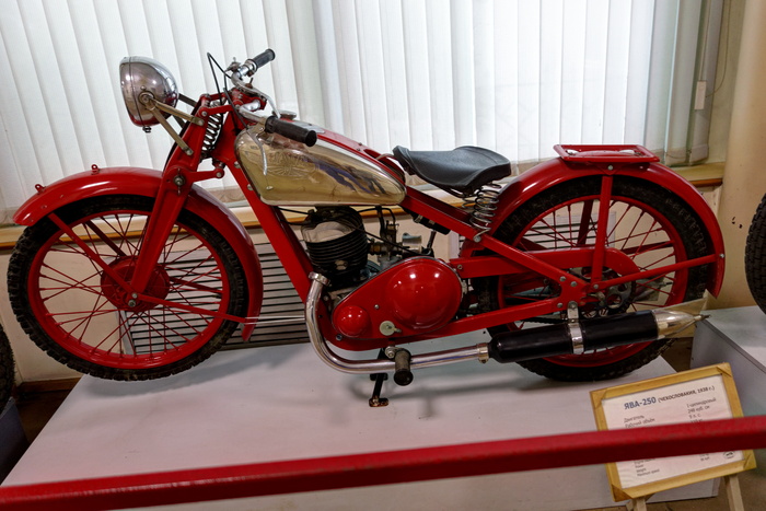 Jawa 250 (<a href="https://pikabu.ru/story/vladivostok_istorikotekhnicheskiy_muzey_avtomotostarinyi_11932359?u=https%3A%2F%2Fcommons.wikimedia.org%2Fwiki%2FFile%3AVladivostok._The_historian-mechanic_museum_Automotoantiquity_%28%25C2%25ABAutomotostarina%25C2%25BB%29._Jawa_250_DSC01258_2200.jpg&t=%D0%BF%D0%BE%D0%BB%D0%BD%D0%BE%D1%80%D0%B0%D0%B7%D0%BC%D0%B5%D1%80&h=17c57e6db812ac756c6c4e8a16a3a872bfecf8e9" title="https://commons.wikimedia.org/wiki/File:Vladivostok._The_historian-mechanic_museum_Automotoantiquity..." target="_blank" rel="nofollow noopener">полноразмер</a>)