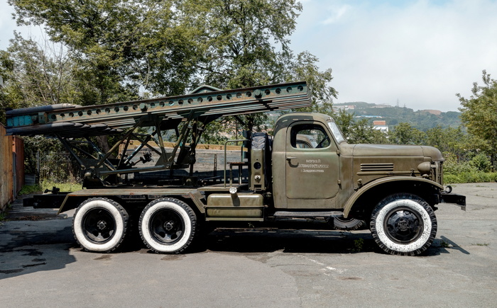 БМ-13НМ (2Б7) (<a href="https://pikabu.ru/story/vladivostok_istorikotekhnicheskiy_muzey_avtomotostarinyi_11932359?u=https%3A%2F%2Fcommons.wikimedia.org%2Fwiki%2FFile%3AVladivostok._The_historian-mechanic_museum_Automotoantiquity_%28%25C2%25ABAutomotostarina%25C2%25BB%29._BM-13_DSC01292_2200.jpg&t=%D0%BF%D0%BE%D0%BB%D0%BD%D0%BE%D1%80%D0%B0%D0%B7%D0%BC%D0%B5%D1%80&h=77f2524bb1111a96d978873961d833cd76d9543a" title="https://commons.wikimedia.org/wiki/File:Vladivostok._The_historian-mechanic_museum_Automotoantiquity..." target="_blank" rel="nofollow noopener">полноразмер</a>)