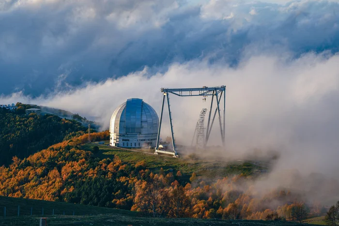 BTA - Large Alt-Azimuth Telescope - My, Bta, Telescope, Astronomy, Arkhyz, The photo, Autumn, Fog