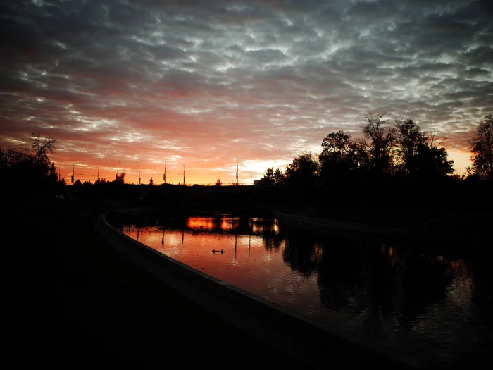 It's set - My, Town, The photo, Evening, Street photography, Eagle, Sunset, City walk, Night city, Clouds, River, Reflection