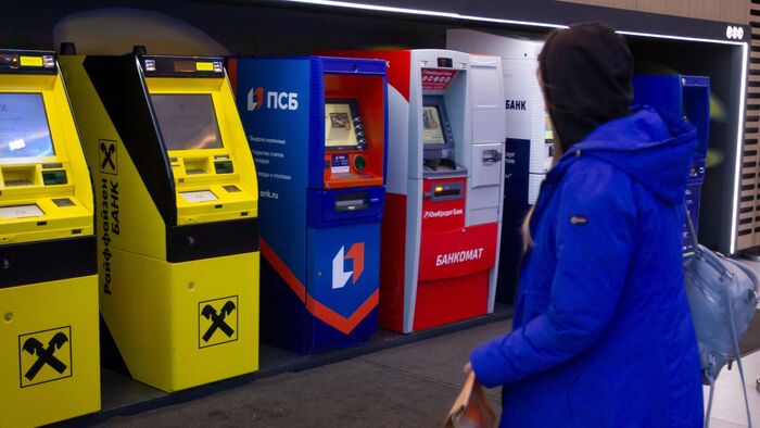 Женщина перевела 1 млн р. не тому человеку. Получатель и банк отказались их вернуть. Три инстанции тоже разрешили не возвращать деньги