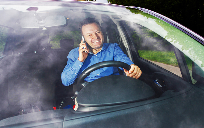 Гражданин потребовал в Конституционном суде отменить требование пристёгиваться в автомобиле. Чудак - человек!