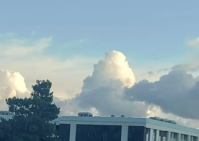 I know for sure that these are just clouds. But the Internet has spoiled me. - My, Clouds, The photo, Sochi, Illusion