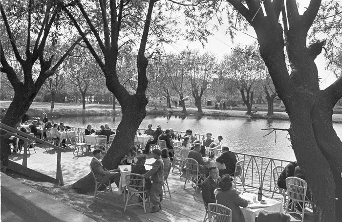 Летнее кафе в Парке Горького, Москва, СССР, 1947 - 1950 - Москва, Парк Горького, Сделано в СССР, СССР, Спокойствие, После войны, Память, Telegram (ссылка)